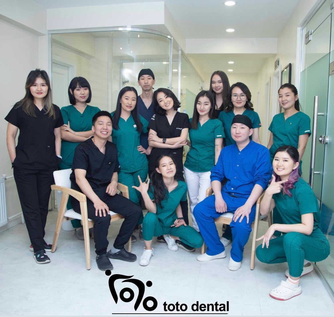 Toto Dental эмч, ажилтнуудын баг